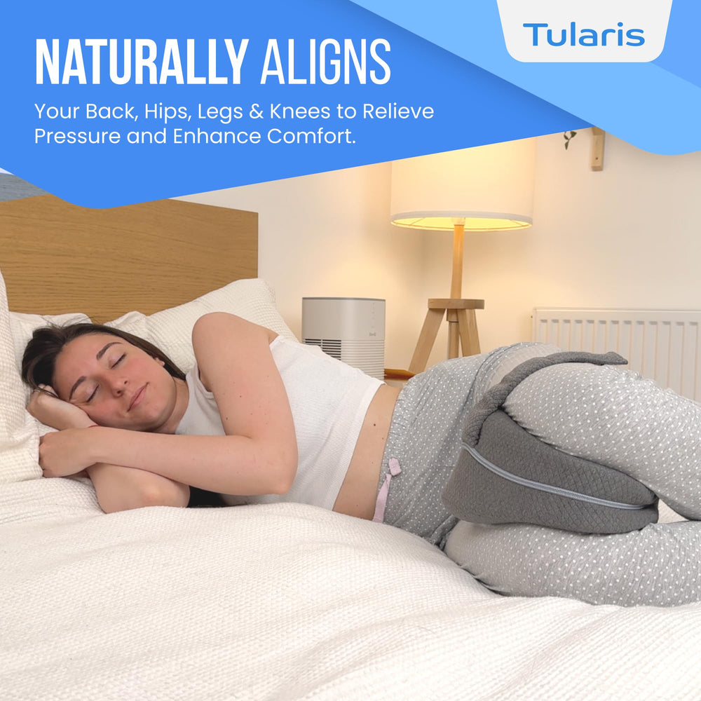 TULARIS oreiller comparé à une main pour visualiser la taille pratique