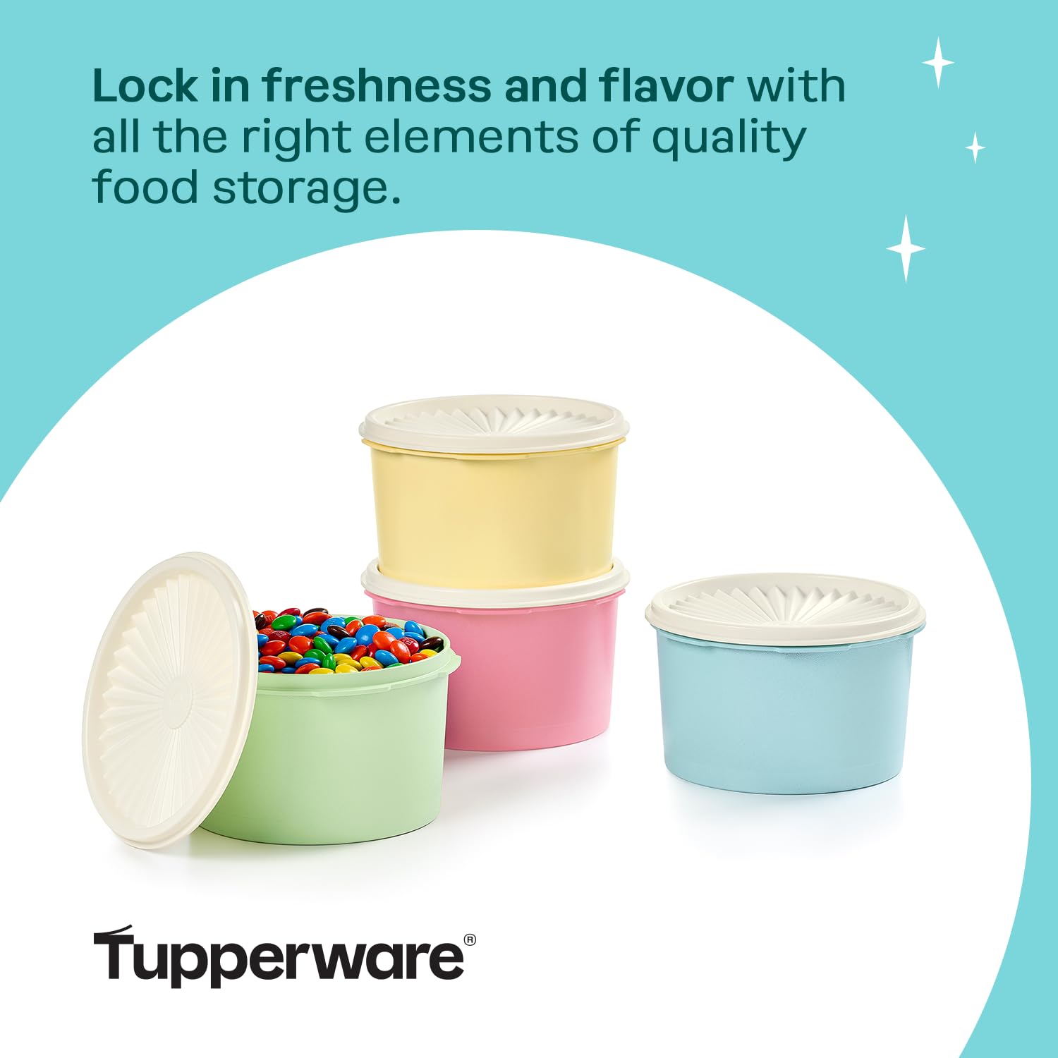 Tupperware empilage dans une armoire montrant gain de place et rangement optimisé
