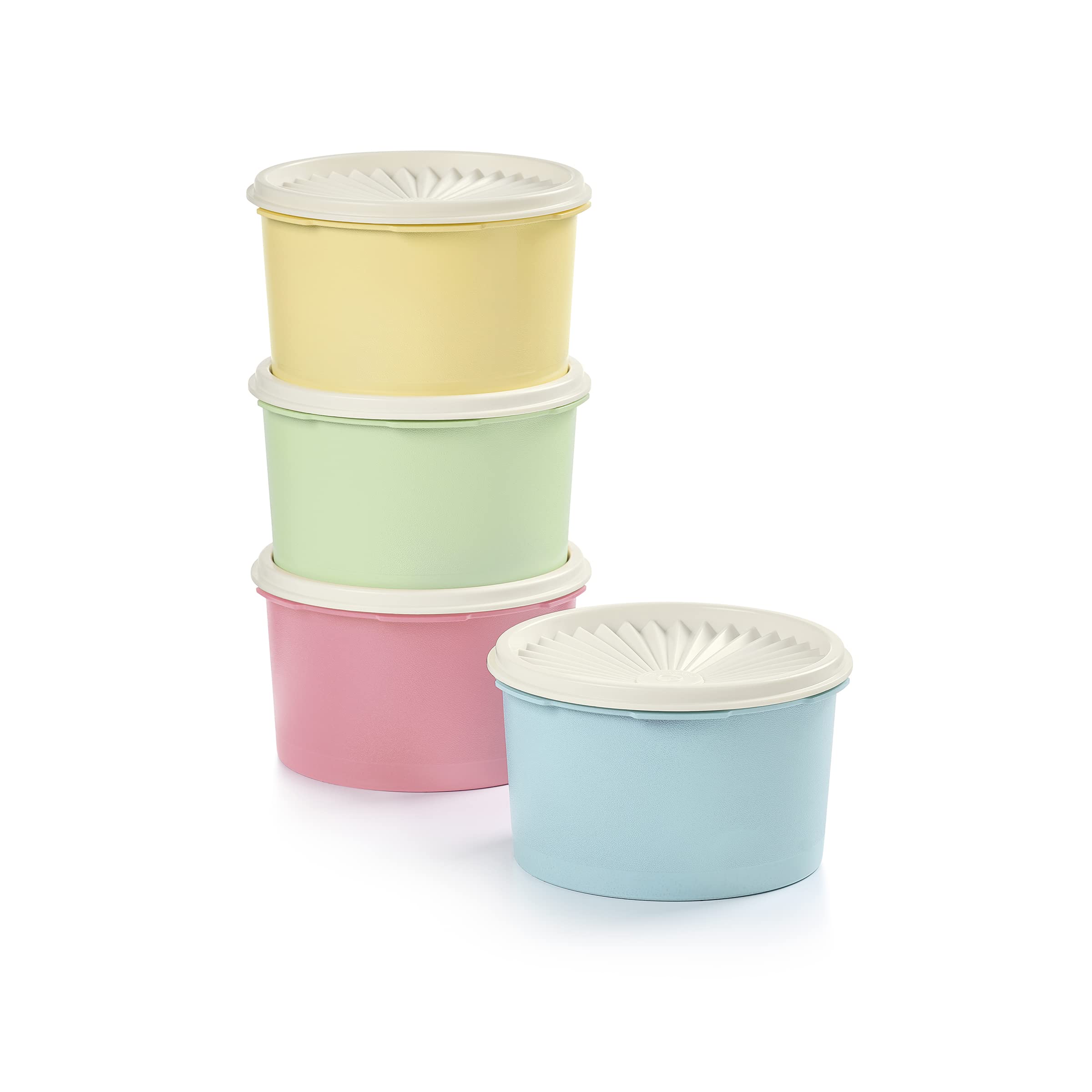 Tupperware mise en scène dans une cuisine décorative, esthétique vintage et fonctionnelle