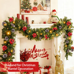 TURNMEON gros plan sur baies rouges et pommes de pin apportant texture festive