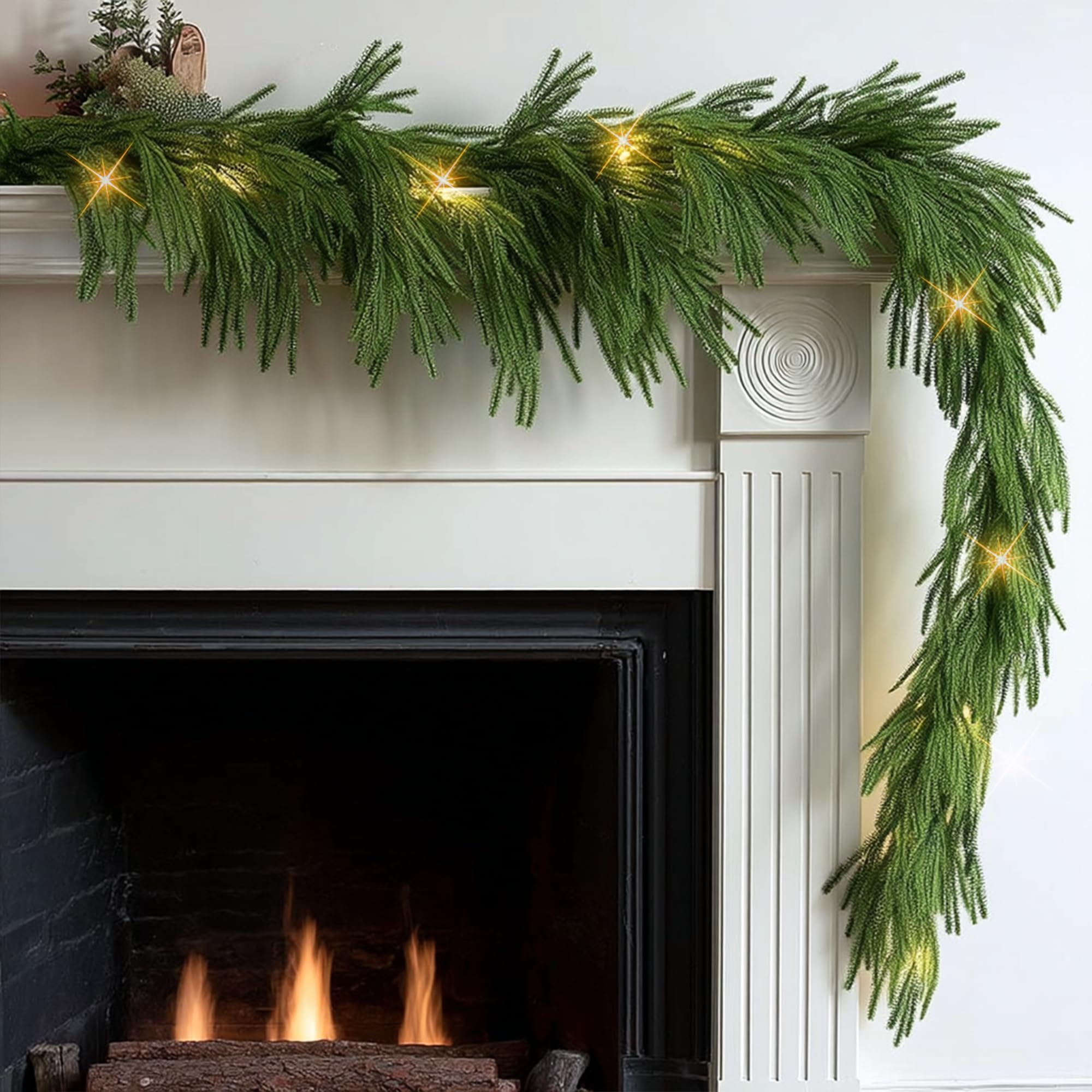 TW SHINE guirlande décorant un manteau de cheminée pour ambiance festive