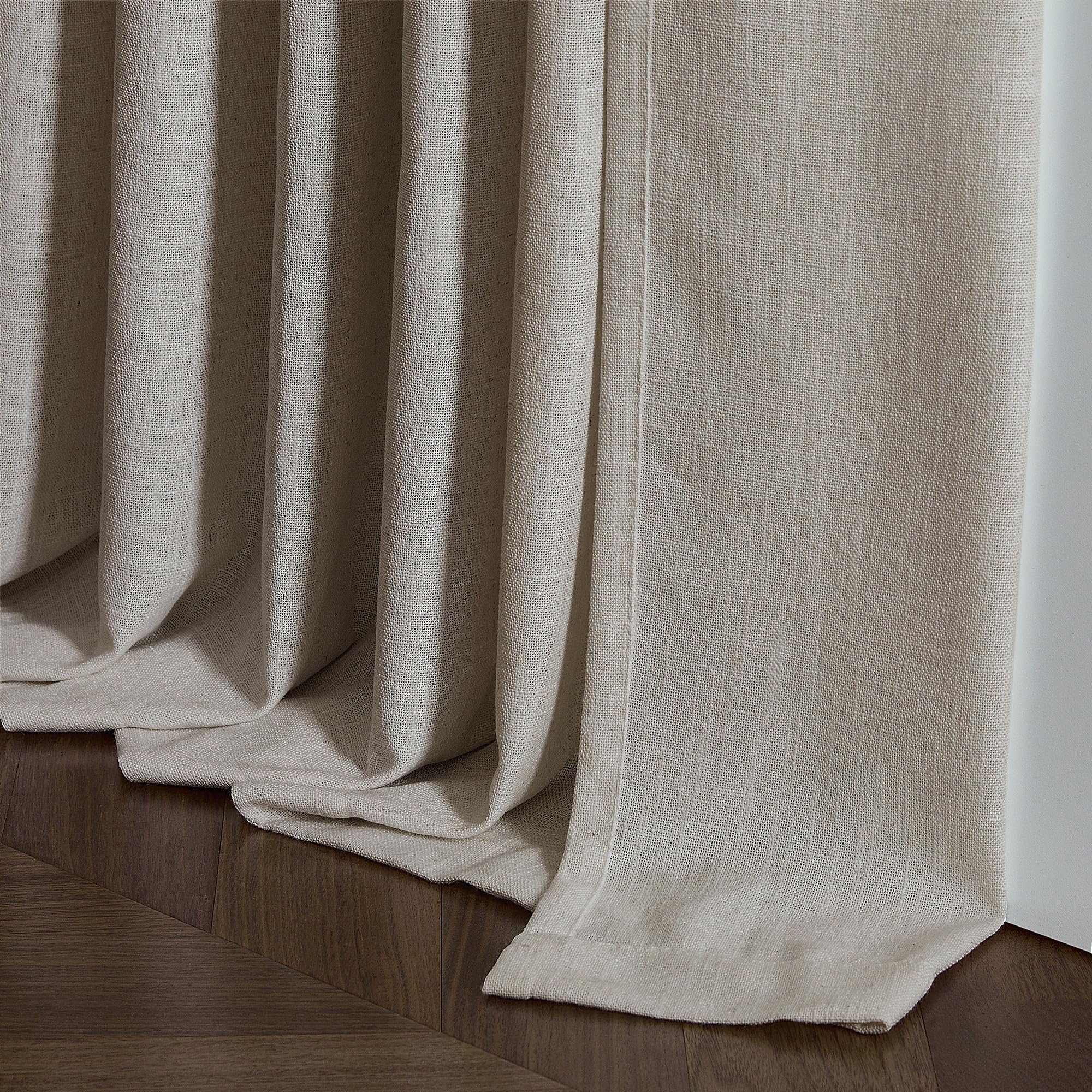 TWODRAPES deux panneaux côte à côte présentant couvre-fenêtre complet