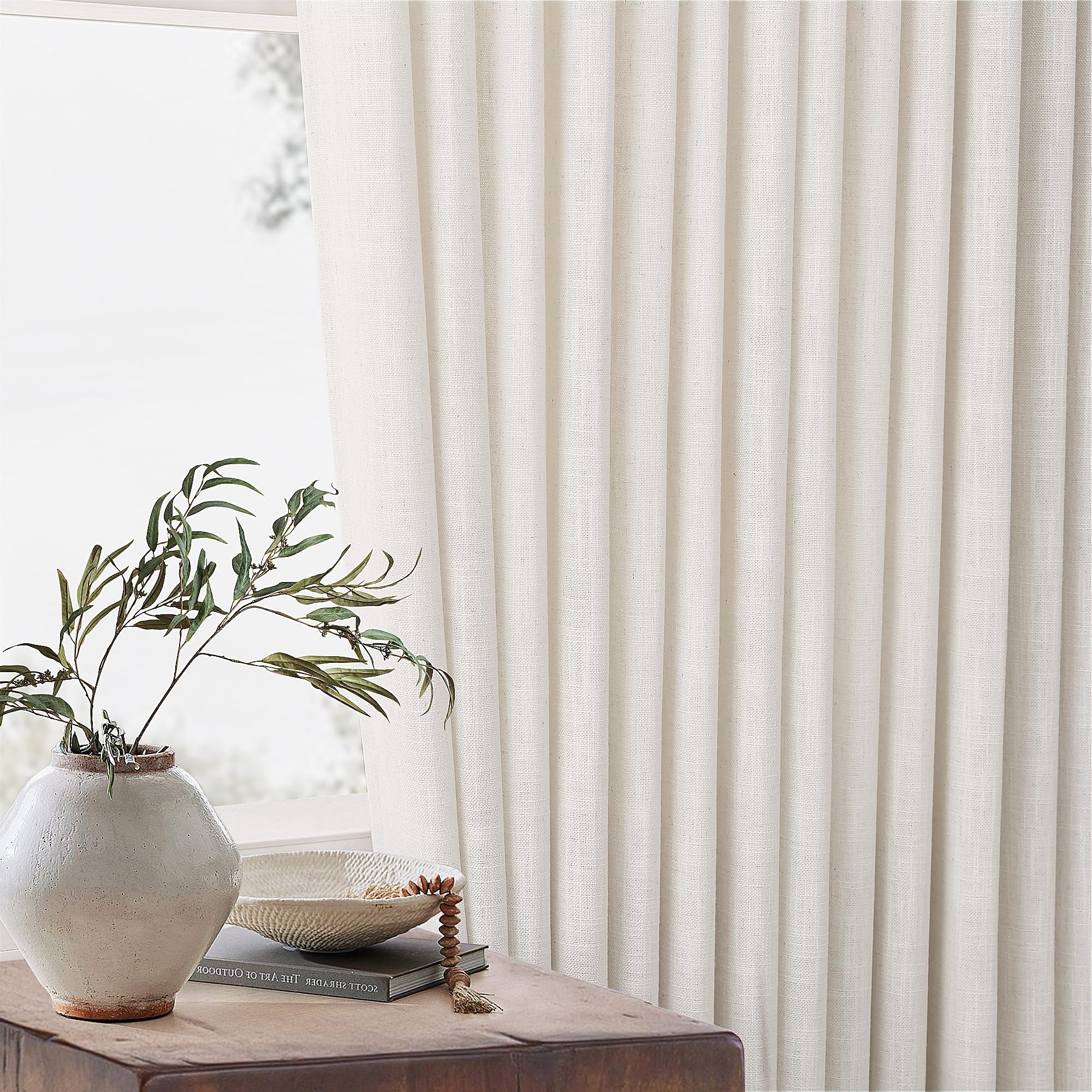 TWODRAPES lumière naturelle adoucie par le tissu pour une ambiance chaleureuse
