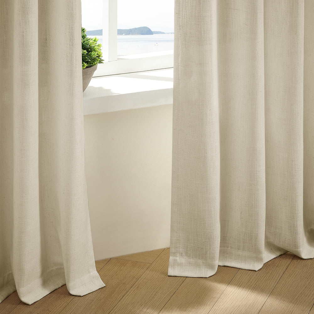 TWODRAPES comparaison taille montrant 108 pouces et échelle standard