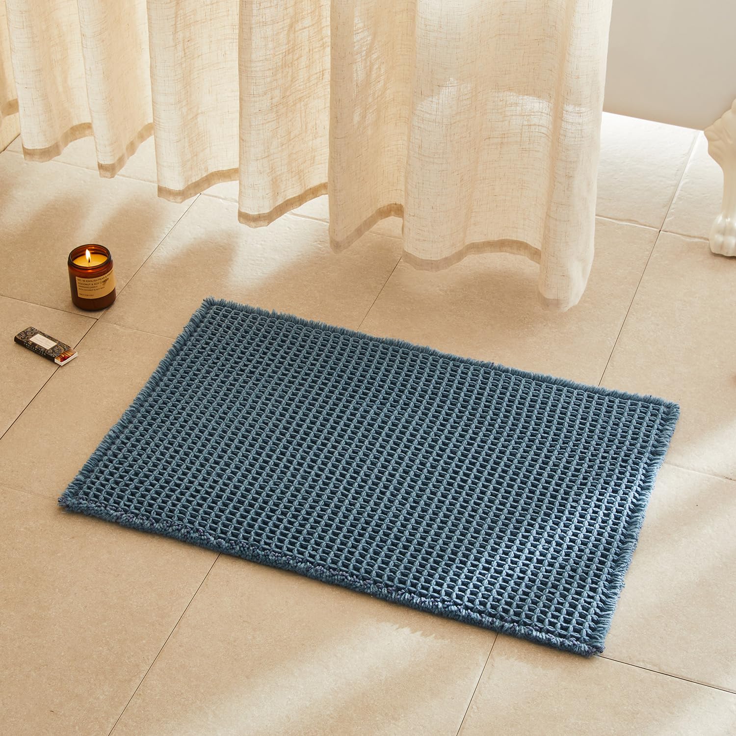 TYUU tapis de bain face avant bleu denim, look élégant et confortable