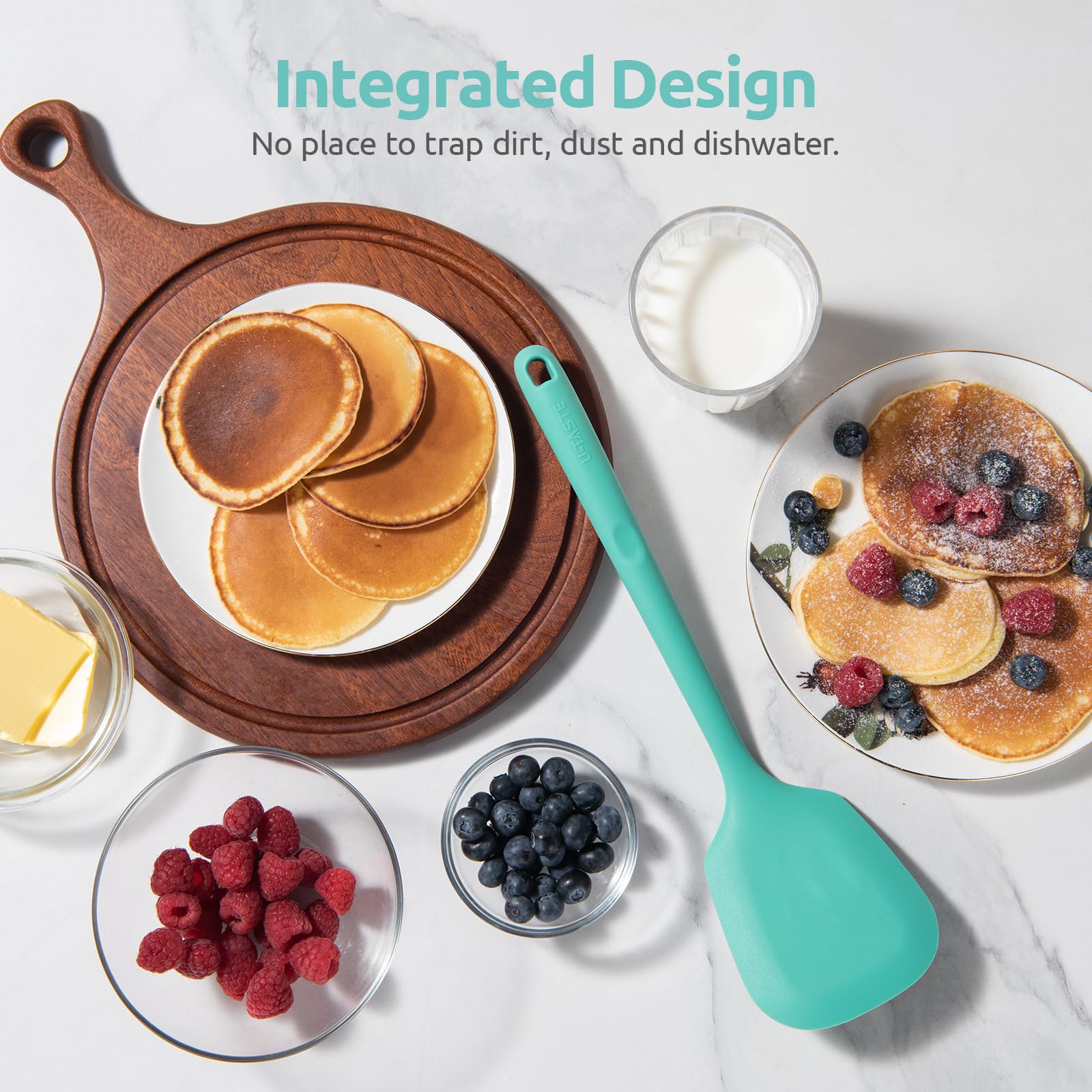 U-Taste spatule insérée dans le panier du lave-vaisselle pour un nettoyage facile