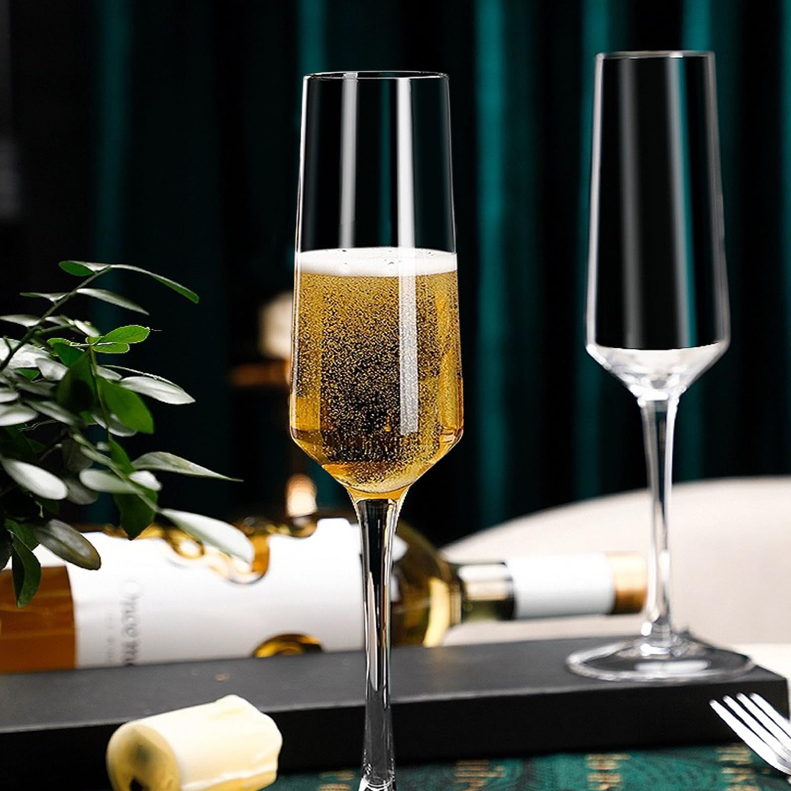 Ufrount flûtes sur table décorée, harmonie de service pour réception