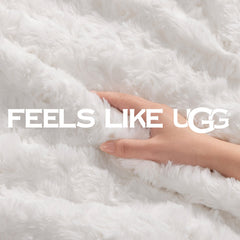 UGG Adalee jeté sur canapé illustrant chaleur, style et usage quotidien