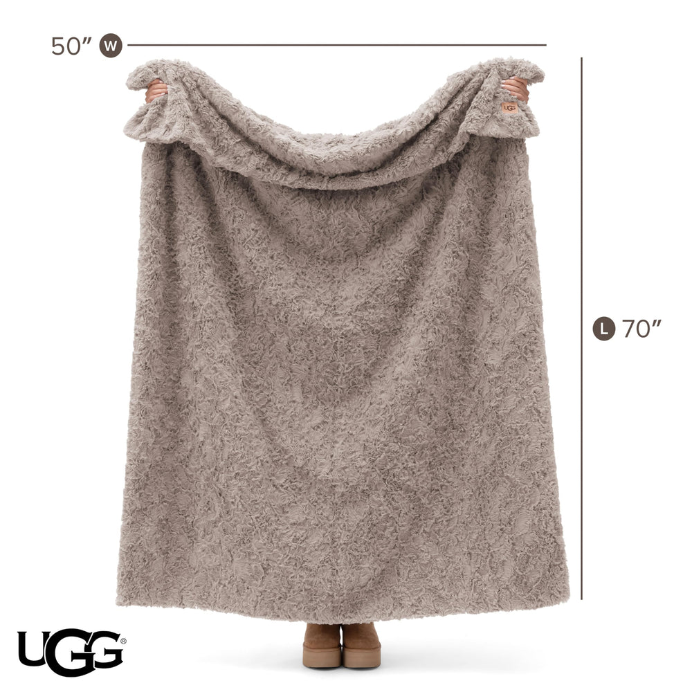 UGG Adalee en ambiance salon neutre ajoutant chaleur visuelle