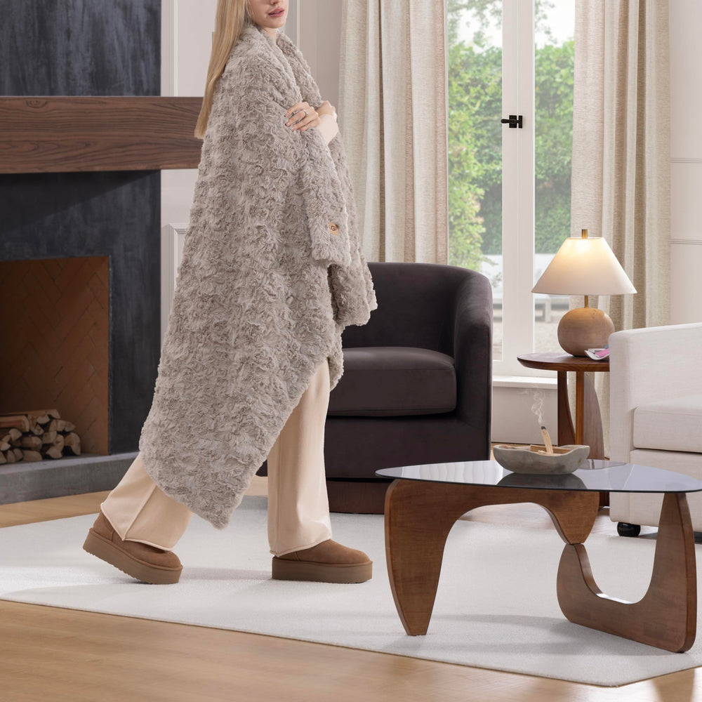 UGG Adalee gros plan sur texture sculptée pour toucher luxueux