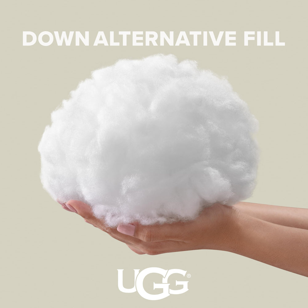 UGG insert posé sur lit illustrant soutien moelleux d'hôtel