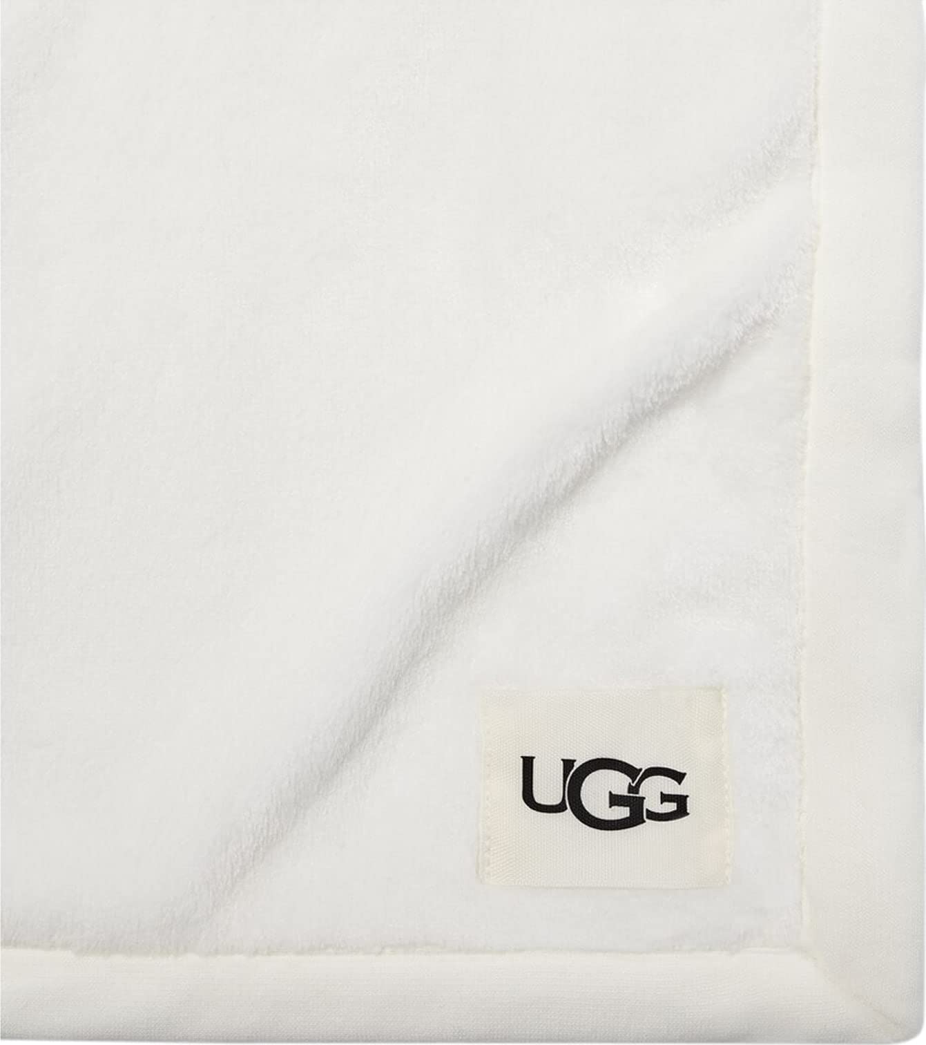UGG gros plan sur bordure et texture montrant douceur et finition soignée