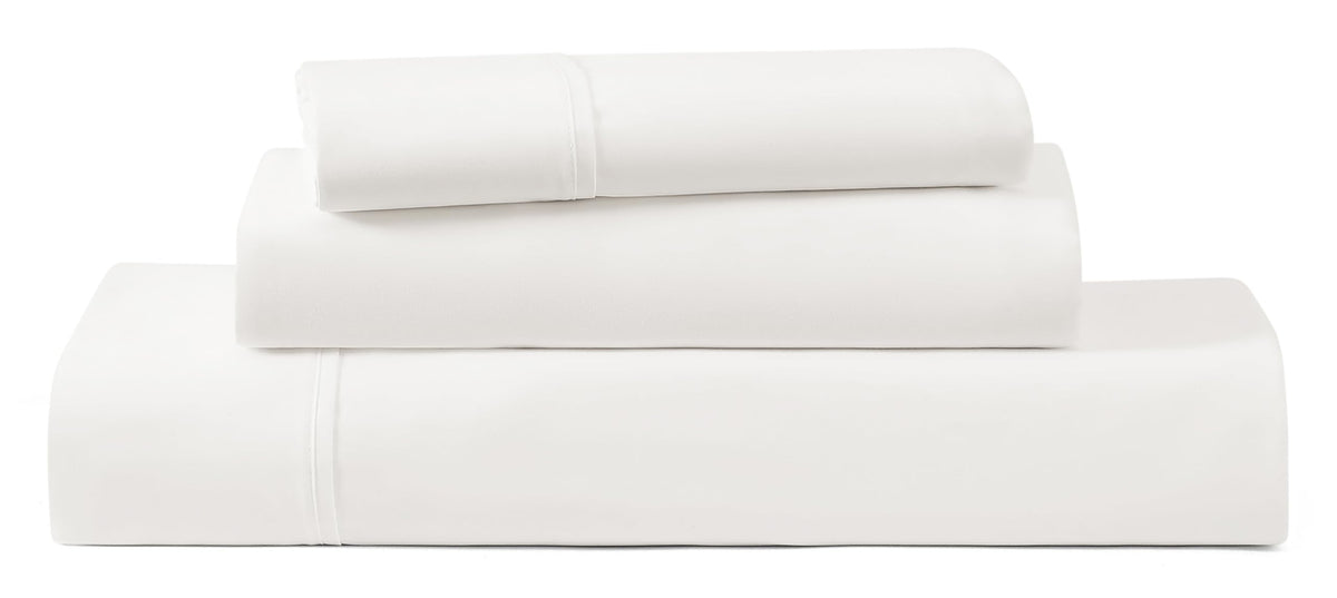 UGG Hedi ensemble devant montrant finition soyeuse et couleur blanche