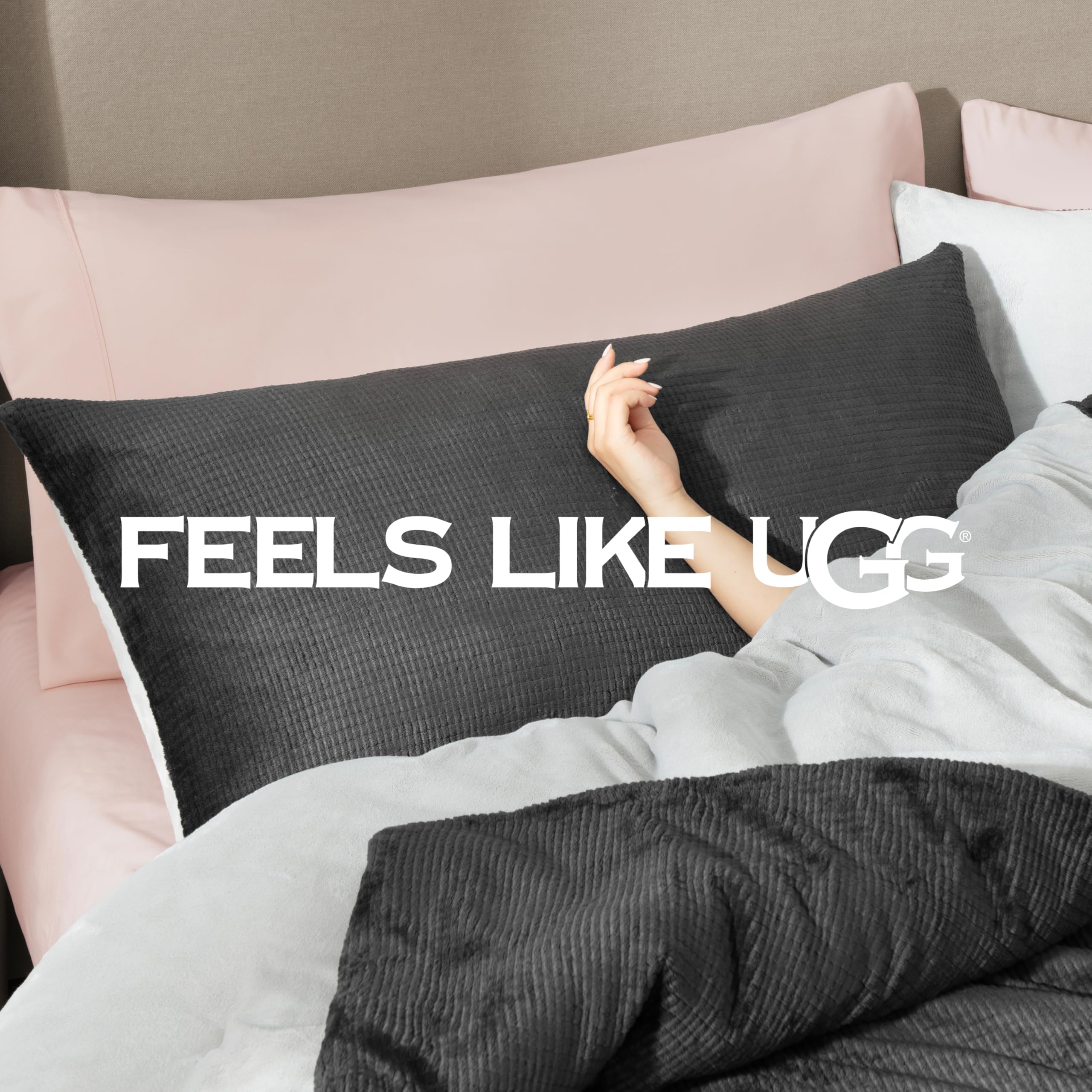 UGG coussin décoratif Remina mettant en valeur finition soignée