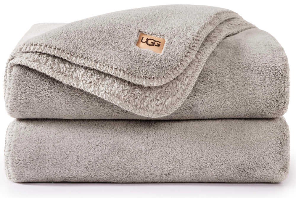 UGG plaid Whitecap face frontale apportant confort visuel et chaleur