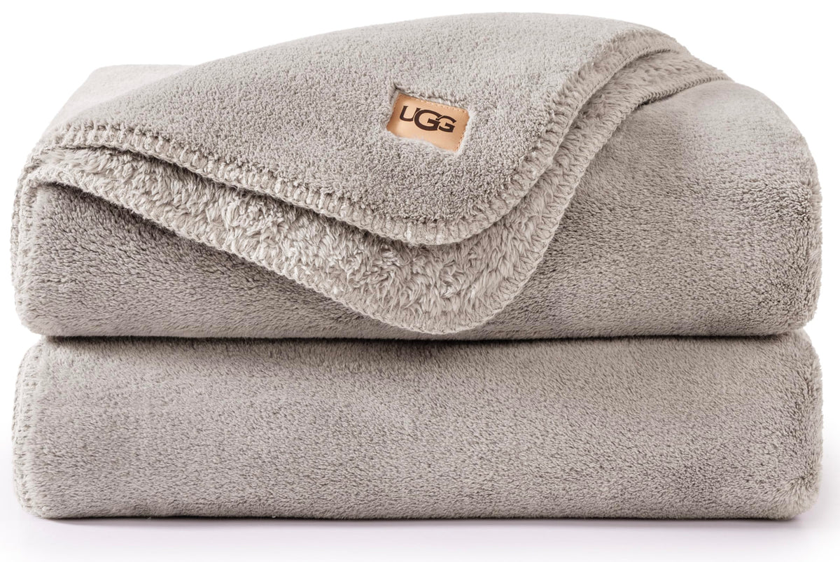 UGG plaid Whitecap face frontale apportant confort visuel et chaleur