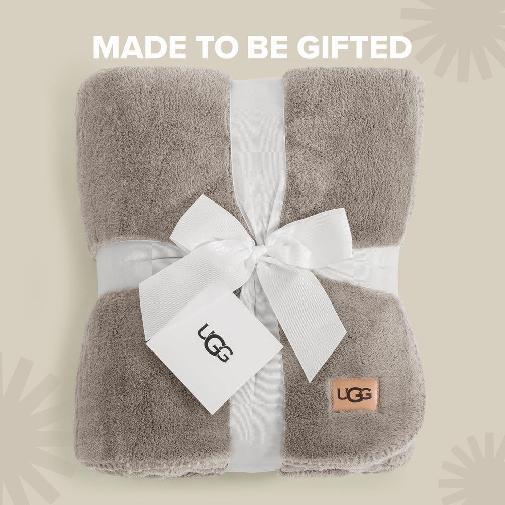 UGG détail des coutures et rebord illustrant durabilité et finition soignée