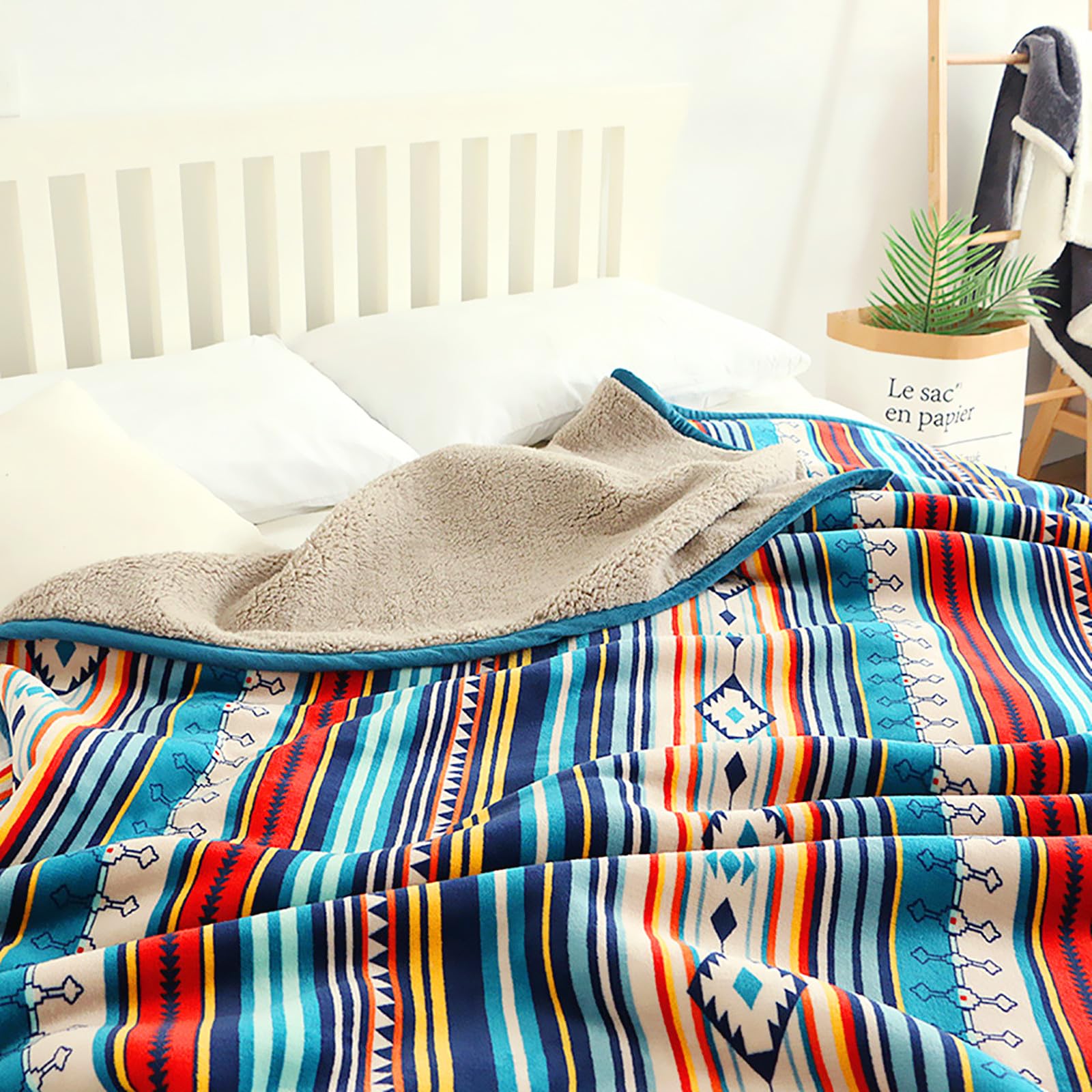 UKELER plaid disposé sur canapé améliorant décor et confort