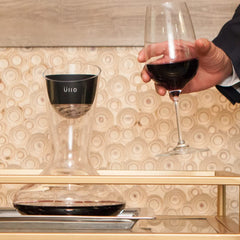 Üllo en service sur table lifestyle illustre présentation et convivialité