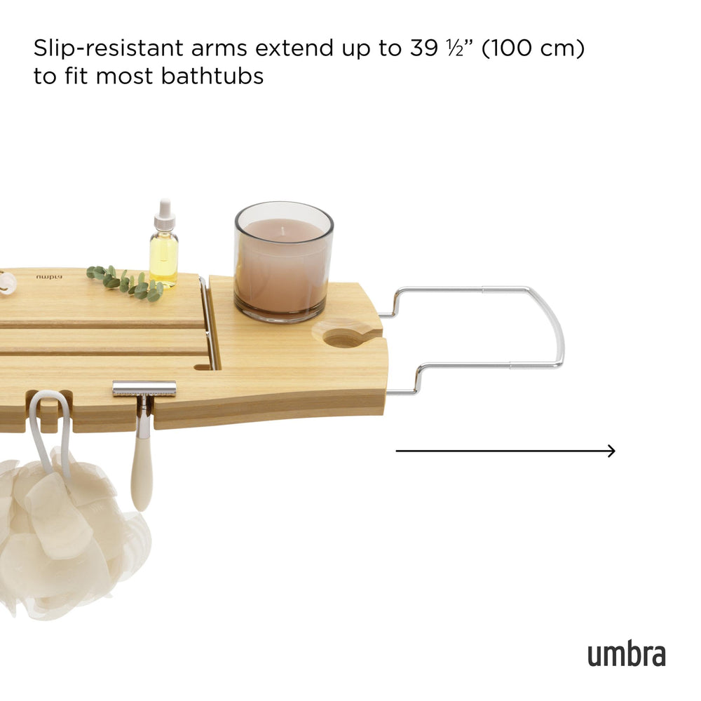 Umbra Aquala bras extensibles montrant ajustement sécurisé sur bord de baignoire