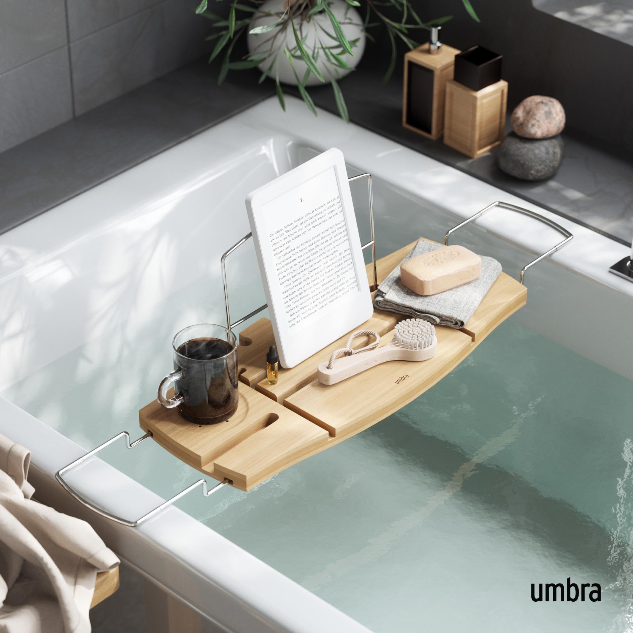 Umbra Aquala gros plan du support téléphone gardant l'appareil à l'abri