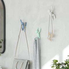 Umbra Buddy gros plan plastique durable et finition lisse bénéfique