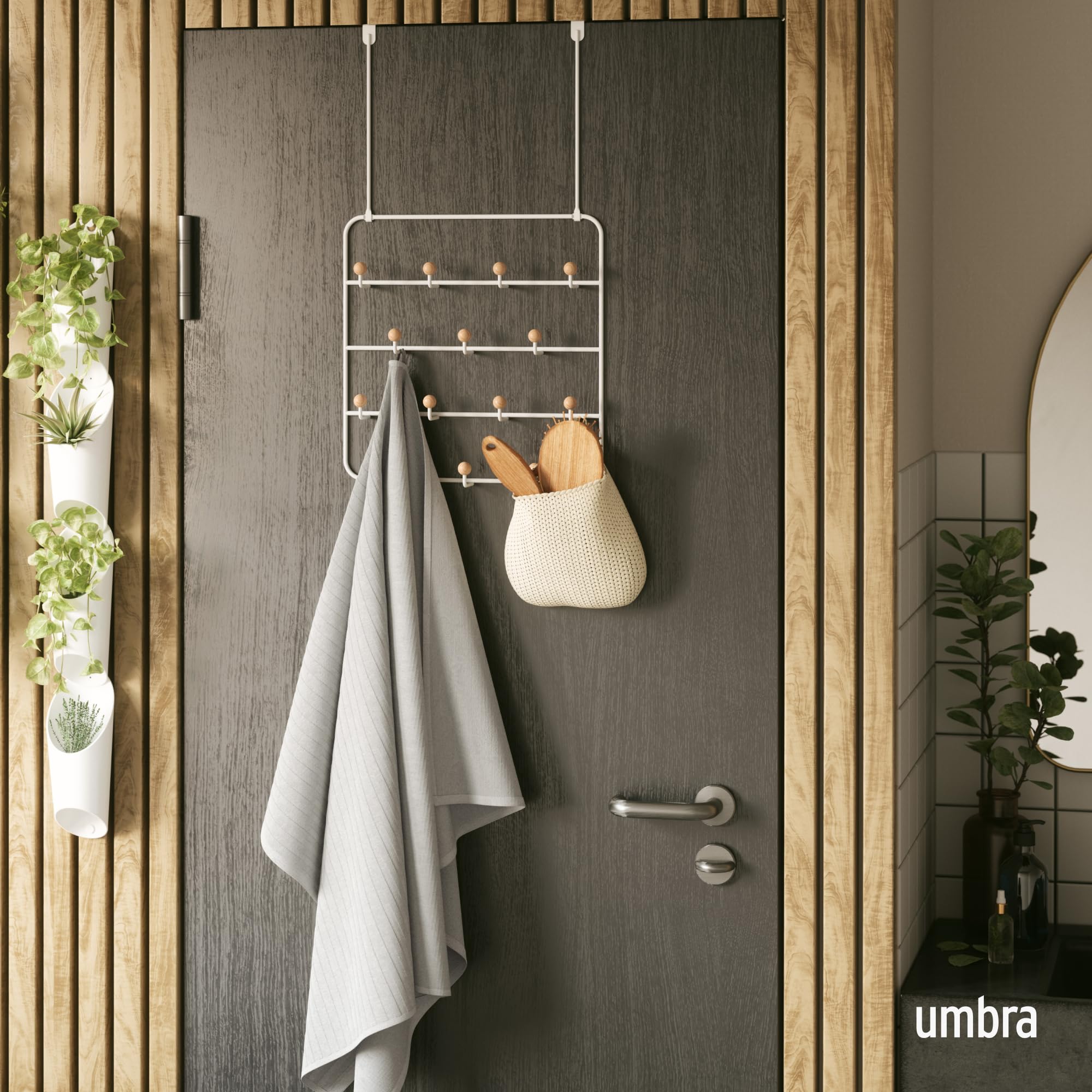 Umbra Estique gros plan sur embouts en bois protégeant les textiles