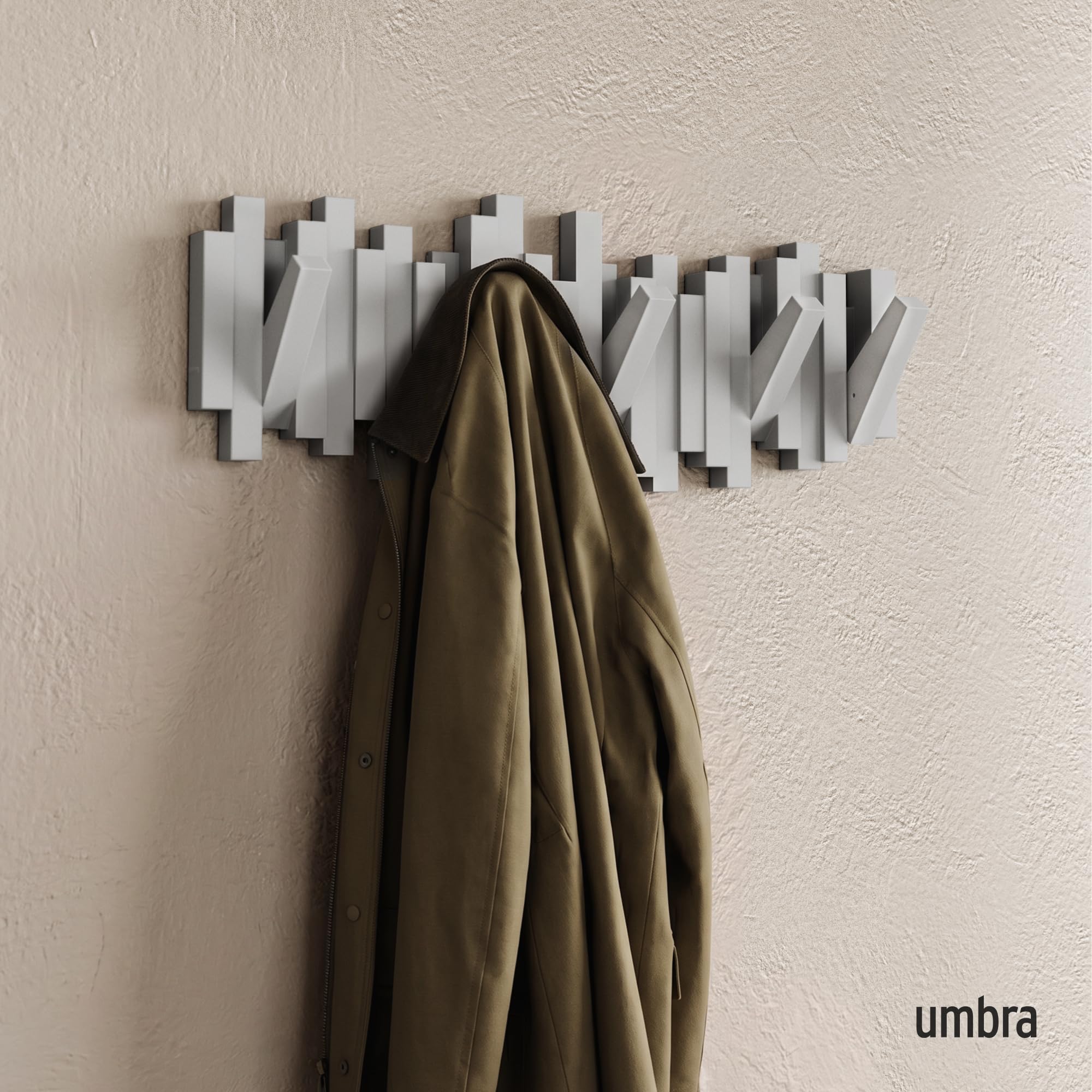 Umbra Sticks crochets déployés illustrant organisation pratique et gain de place
