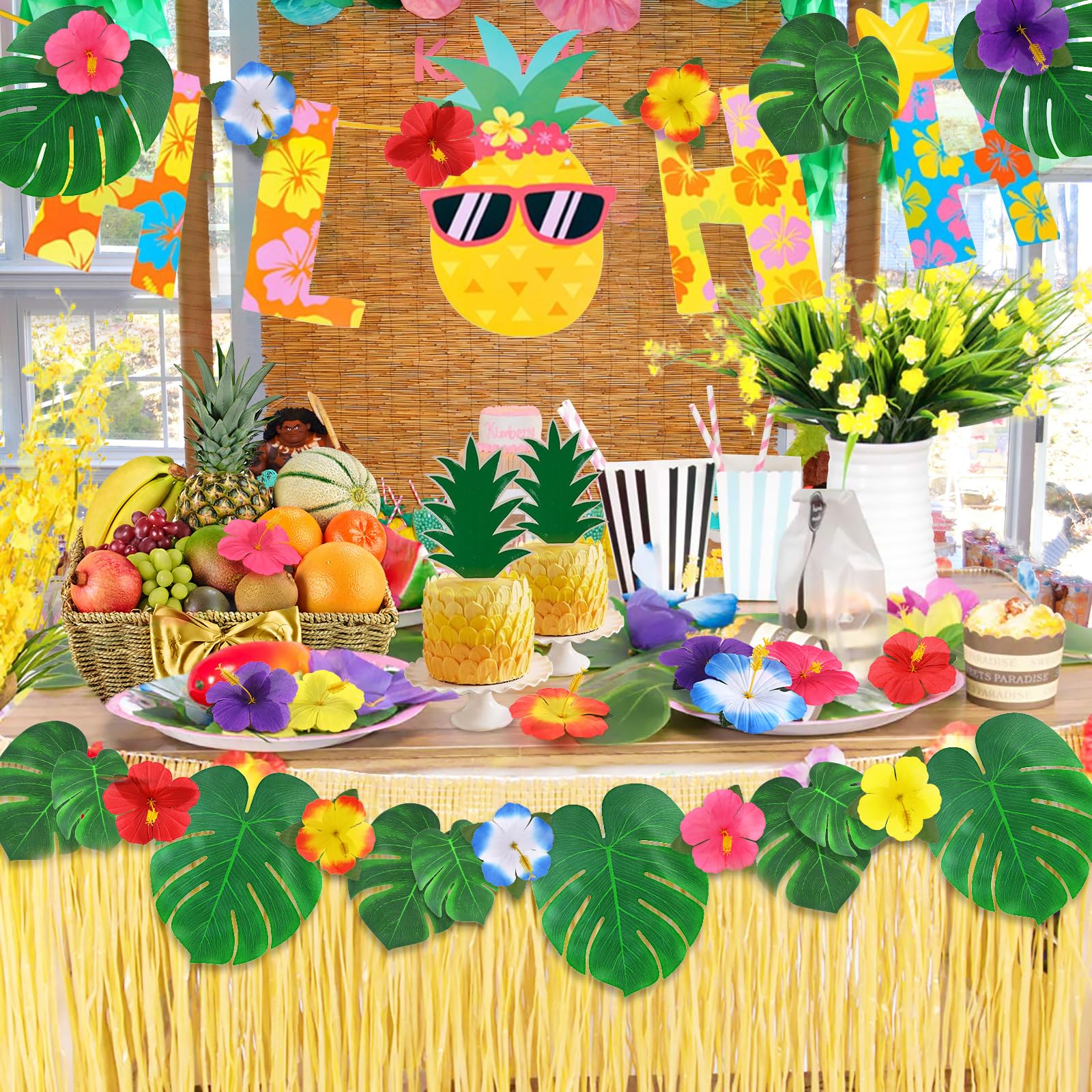UMIKU fleurs disposées sur chemin de table ajoutant touche festive