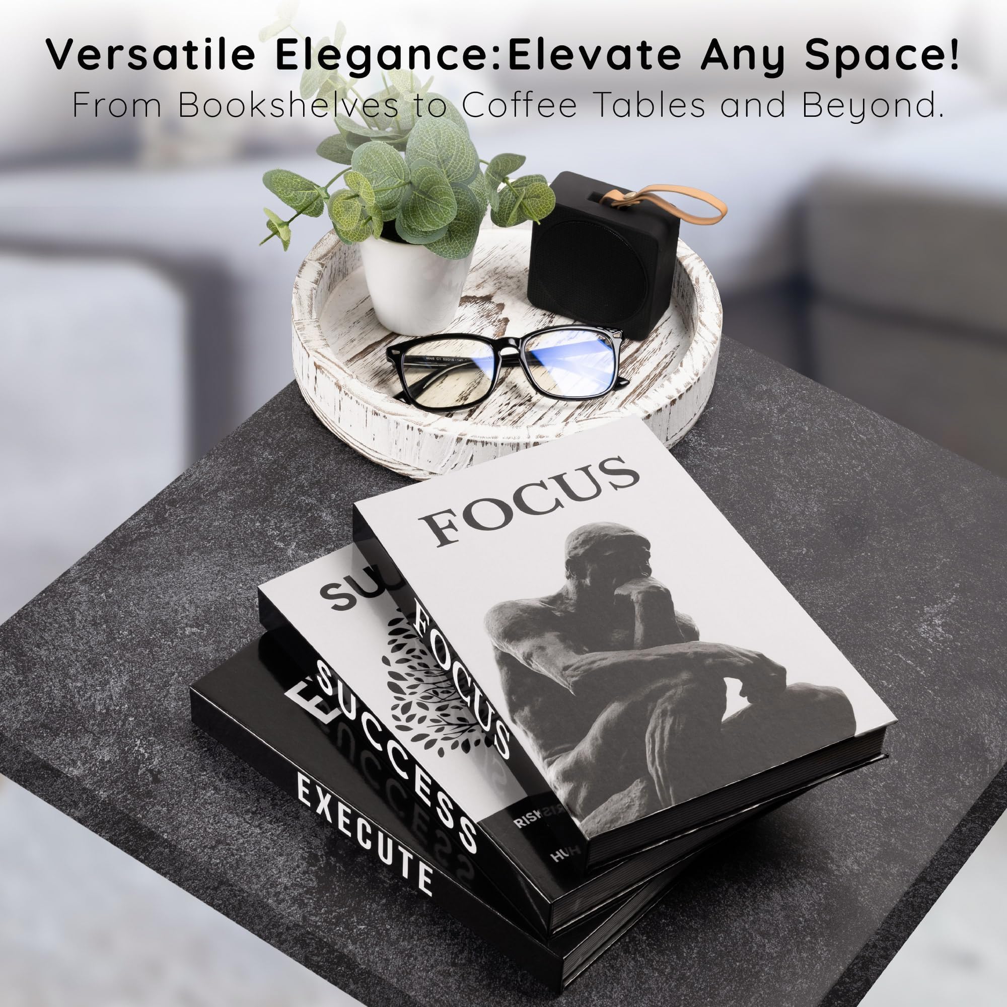 Upstart Decor livres empilés sur table basse, crée composition décorative