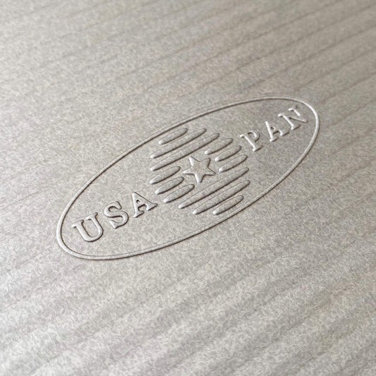 USA Pan gros plan texture rainurée favorisant circulation d’air uniforme