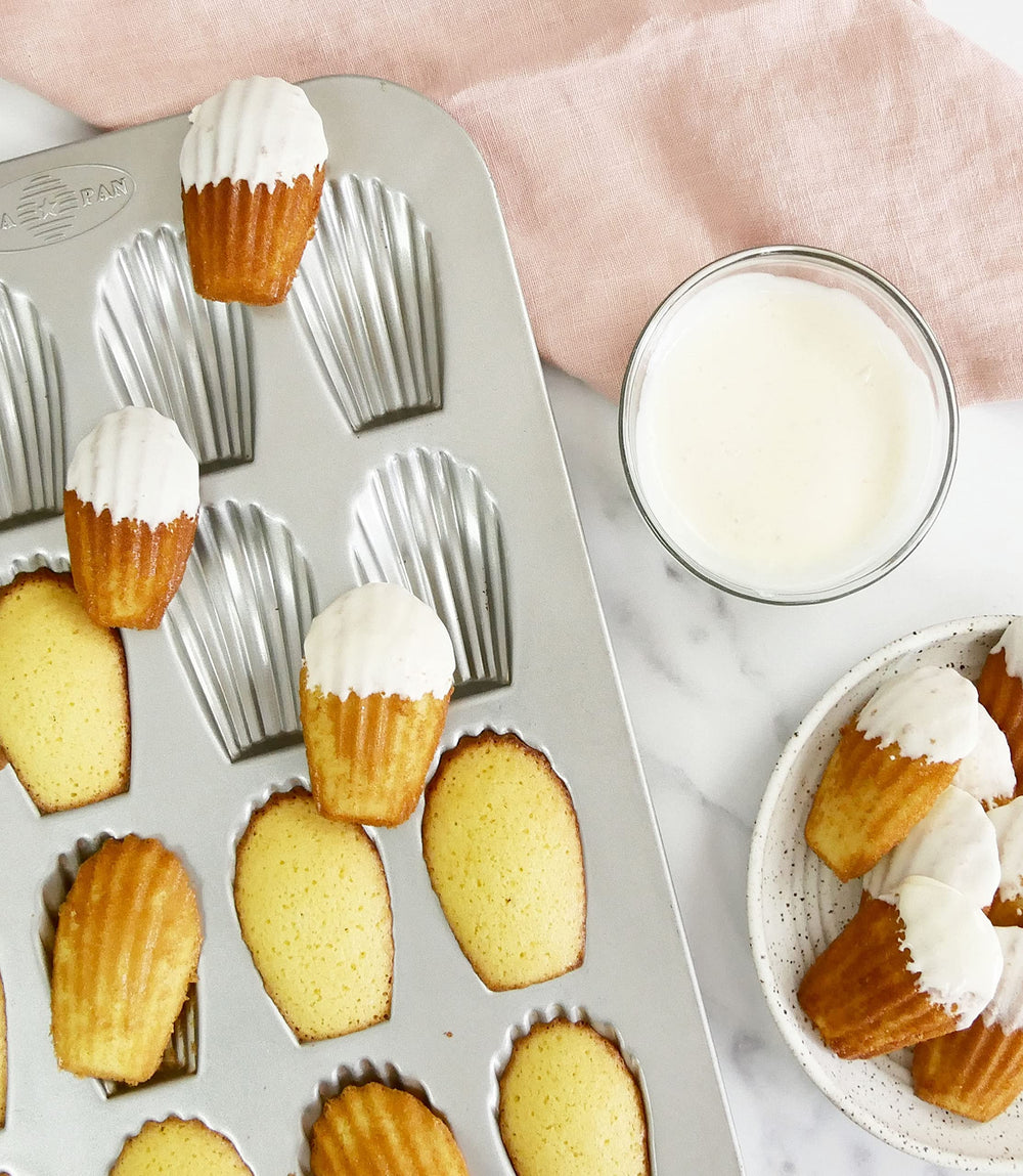 USA Pan en cuisine montrant madeleines cuites et présentation conviviale