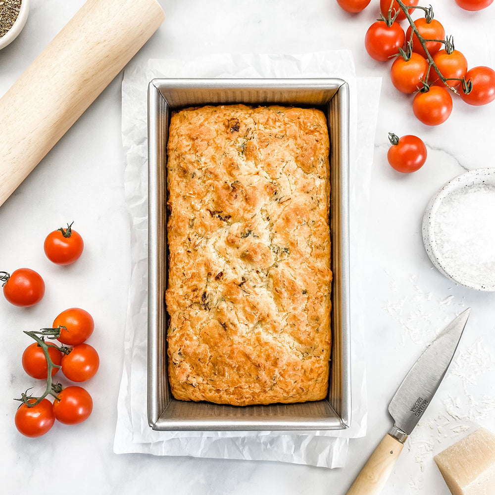 USA Pan moule en usage avec quiche individuelle démontrant polyvalence