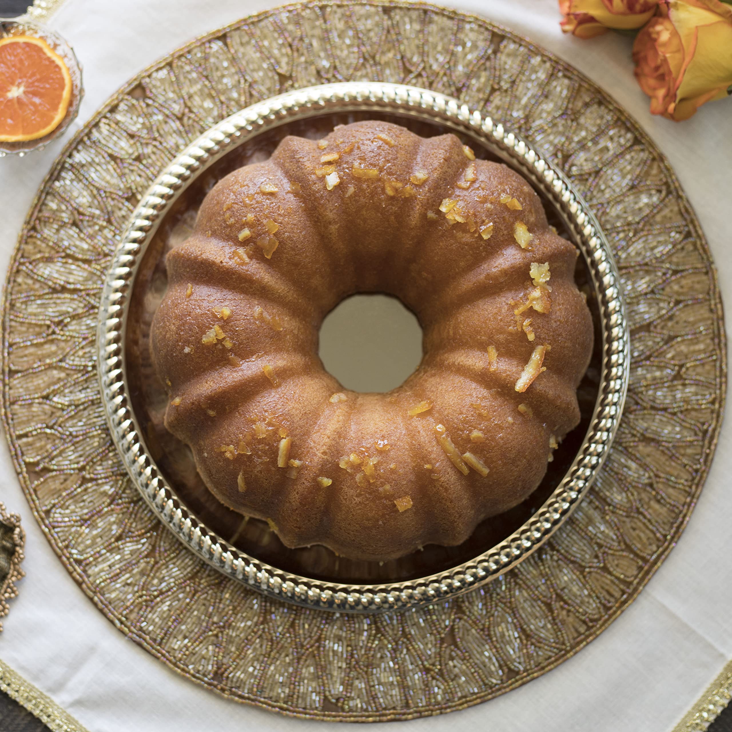 USA Pan gâteau démoulé sur le moule illustrant démoulage facile et présentation