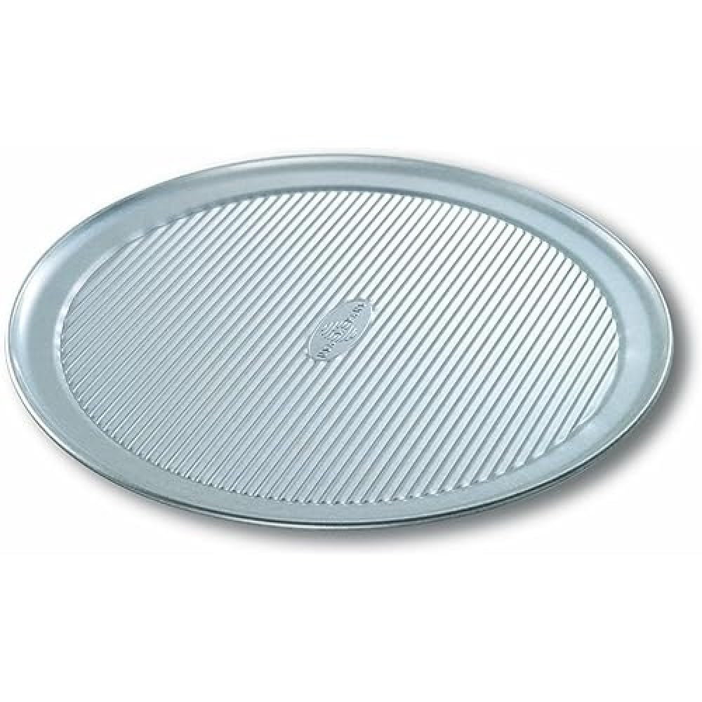 USA Pan plaque pizza face avant montrant surface cannelée et cuisson uniforme