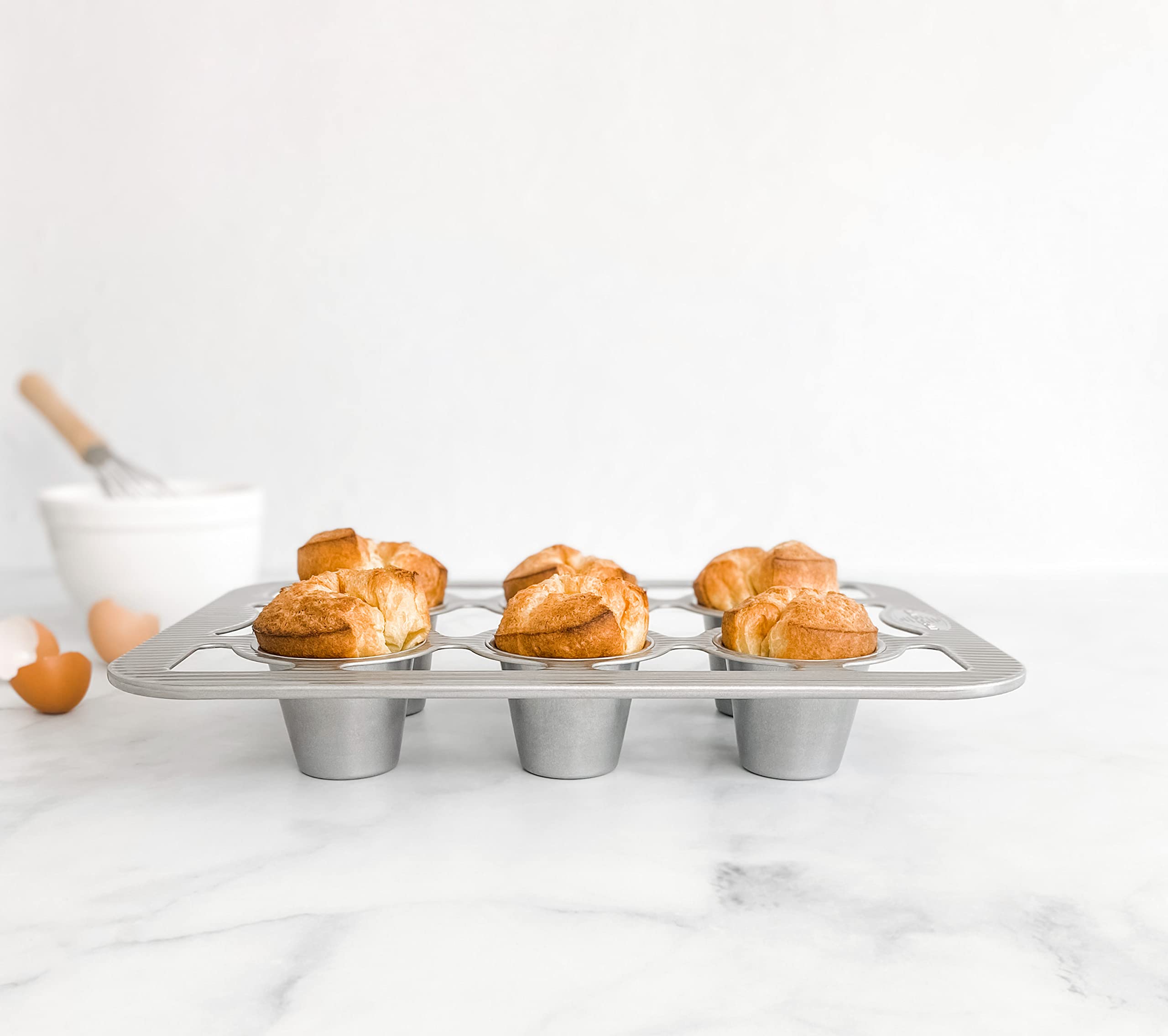 USA Pan popovers dorés dans le moule, résultat croustillant
