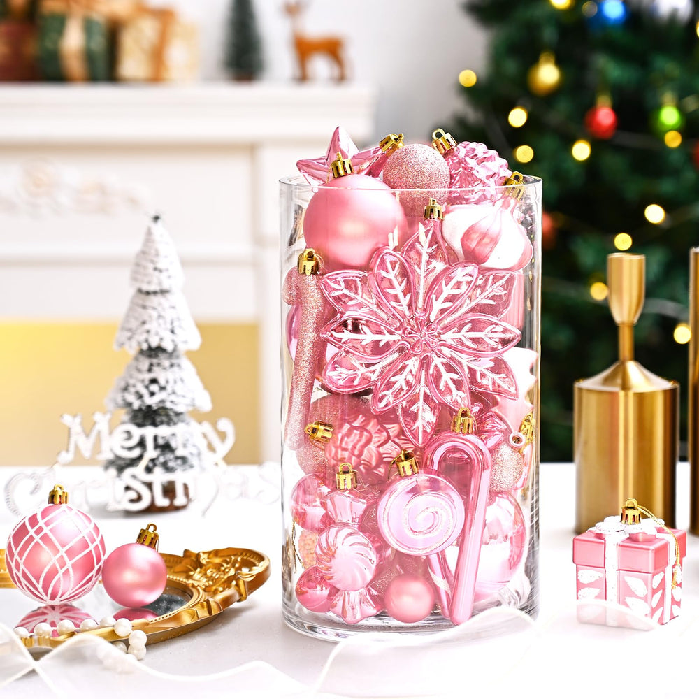 Uspring sapin rose mis en scène apportant ambiance moderne et festive