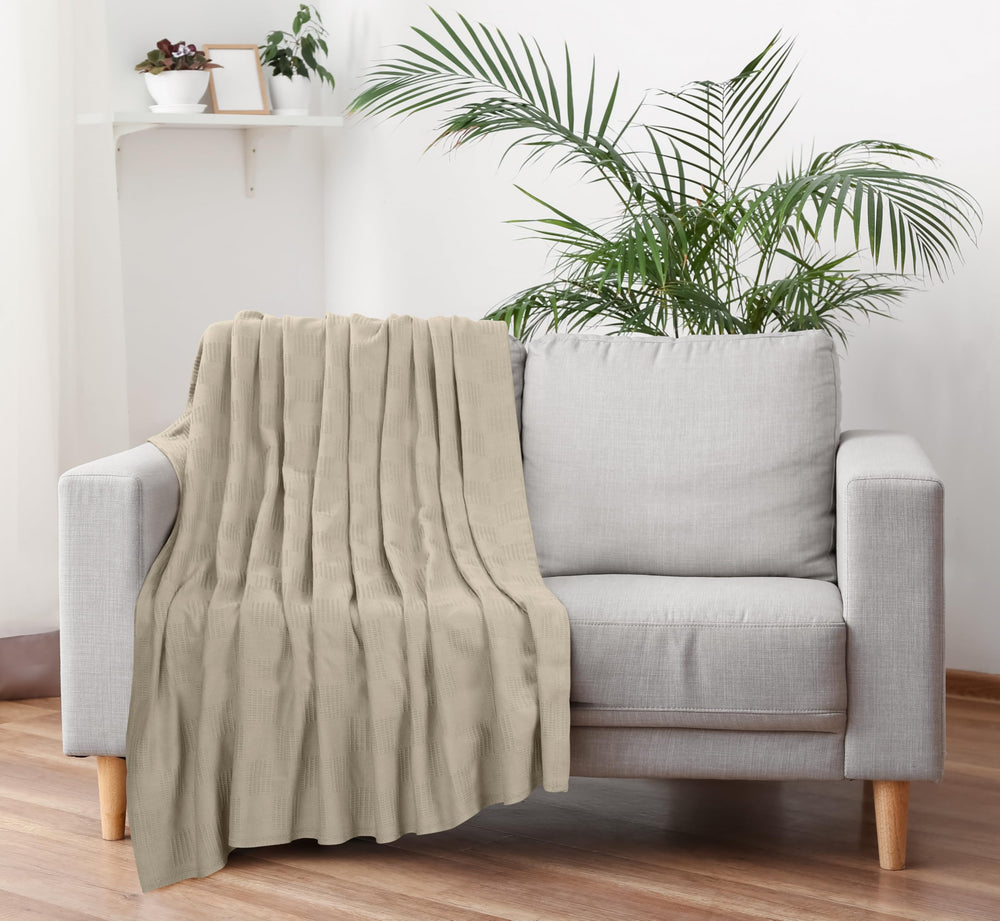 Utopia Bedding couverture sur canapé en intérieur montrant style et protection bénéfice déco pratique