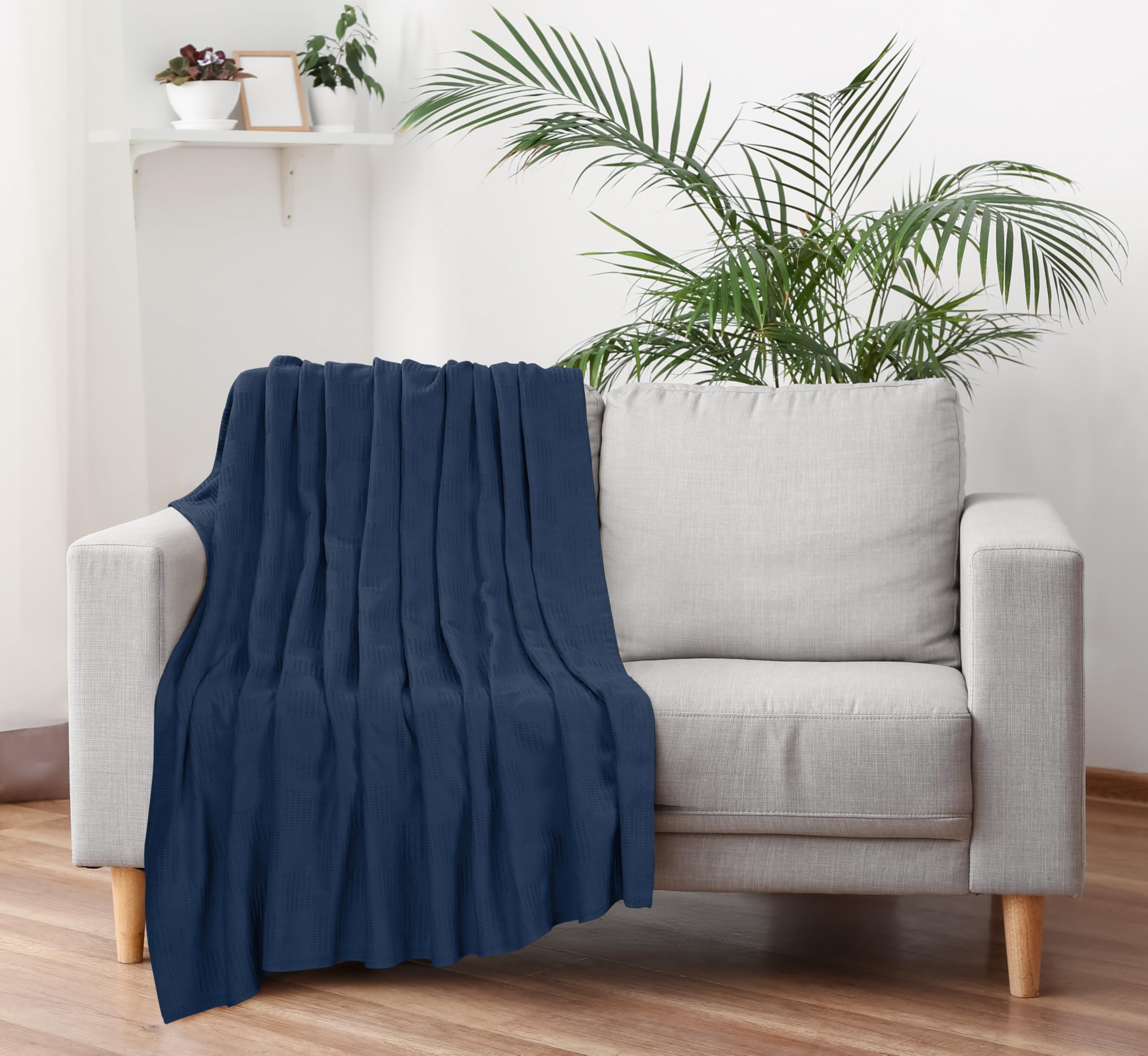 Utopia Bedding échantillon tenu à la main montrant douceur et absorption
