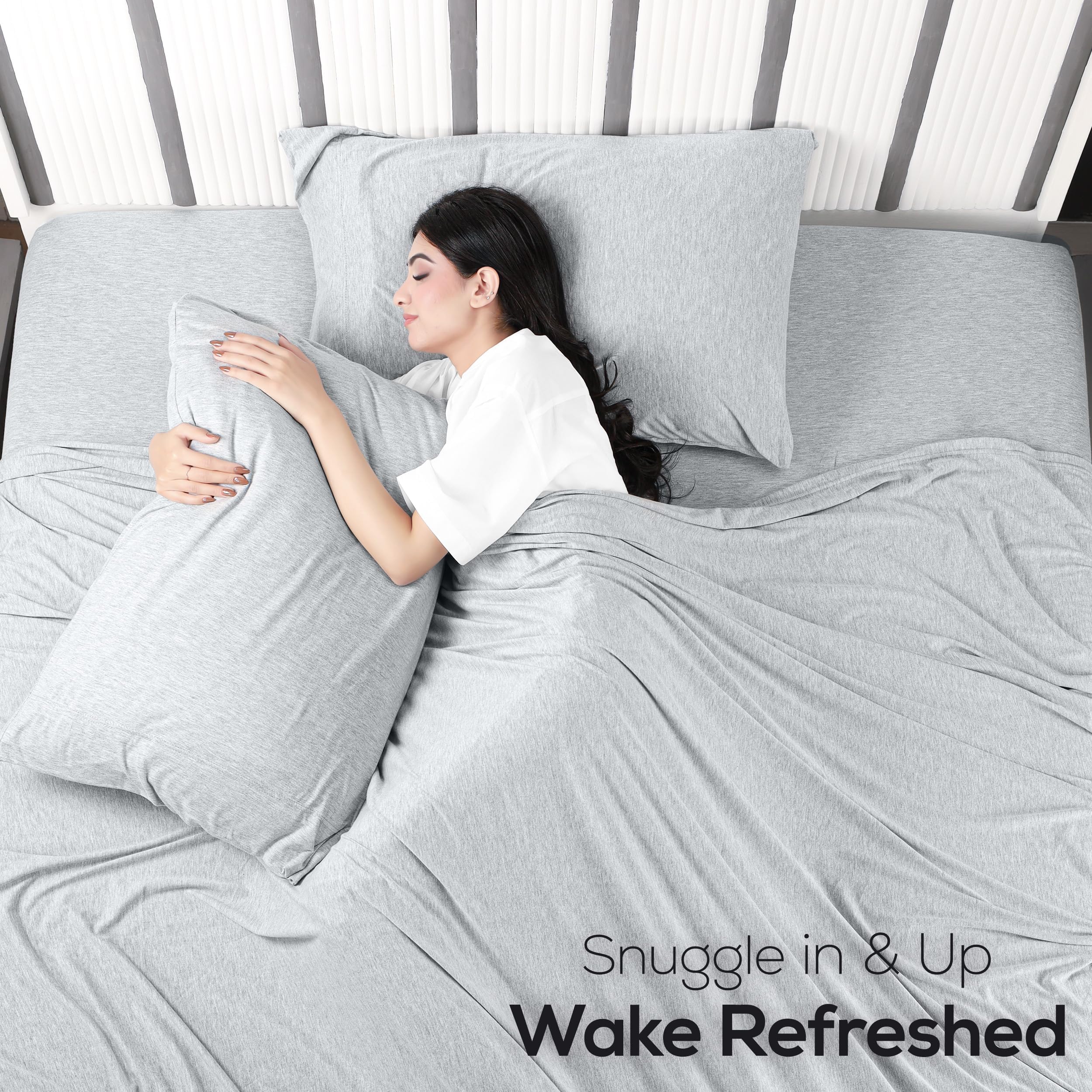 Utopia Bedding comparaison taille avec main montrant l’échelle et l’ajustement Full pratique