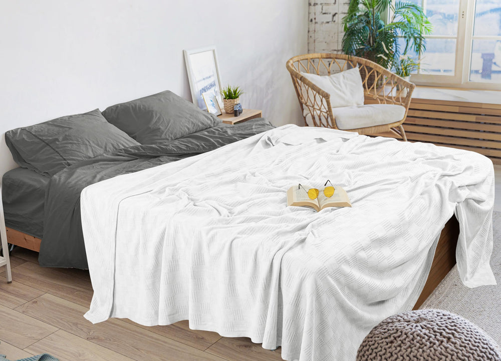 Utopia Bedding comparée à une règle pour montrer l'échelle King généreuse