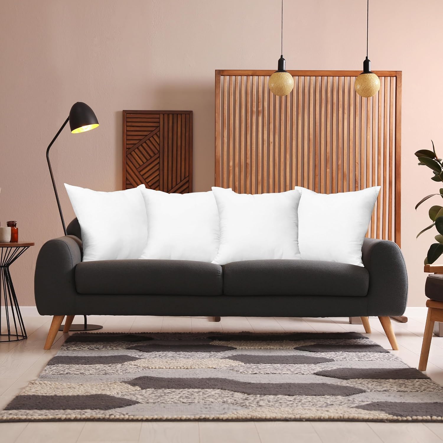Utopia Bedding ensemble de quatre coussins posés sur un lit pour un look coordonné