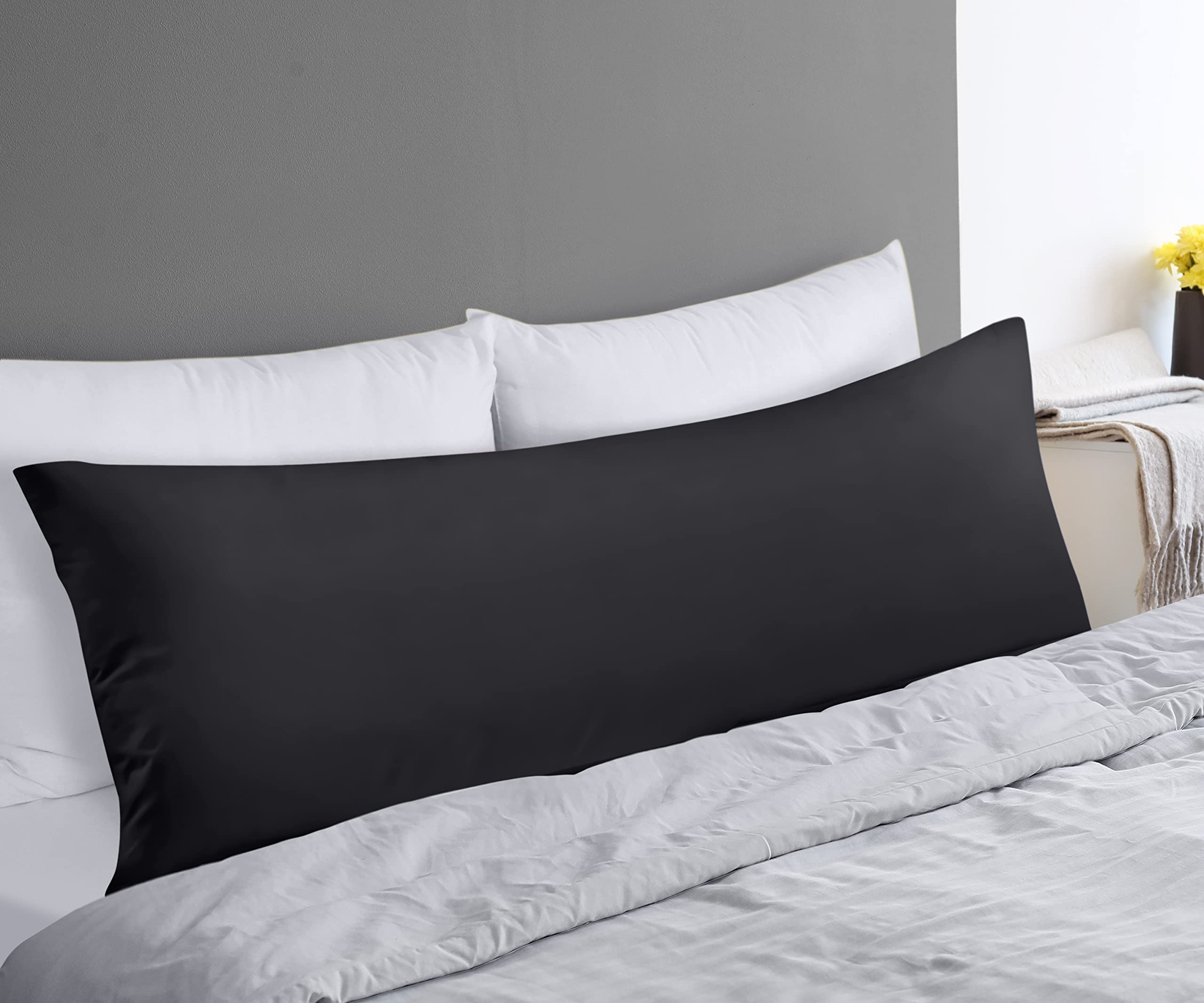Utopia Bedding coussin long posé sur lit pour soutien latéral