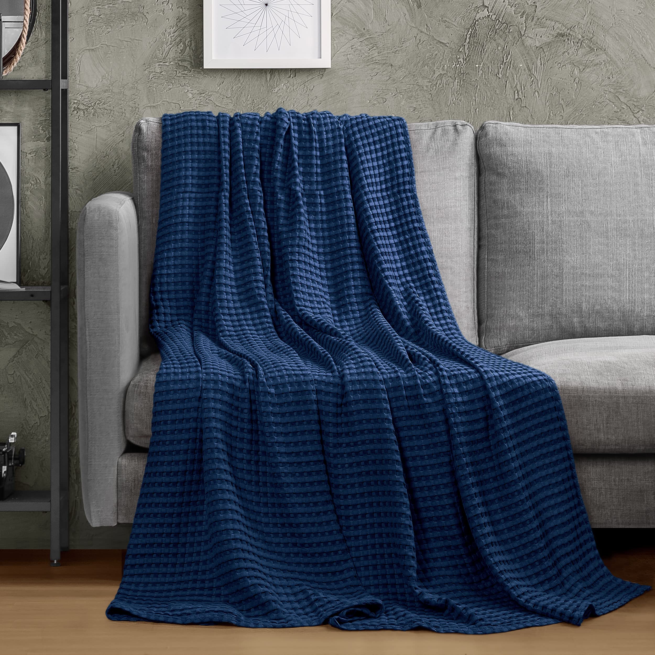 Utopia Bedding plaid posé sur canapé idéal pour moments détente