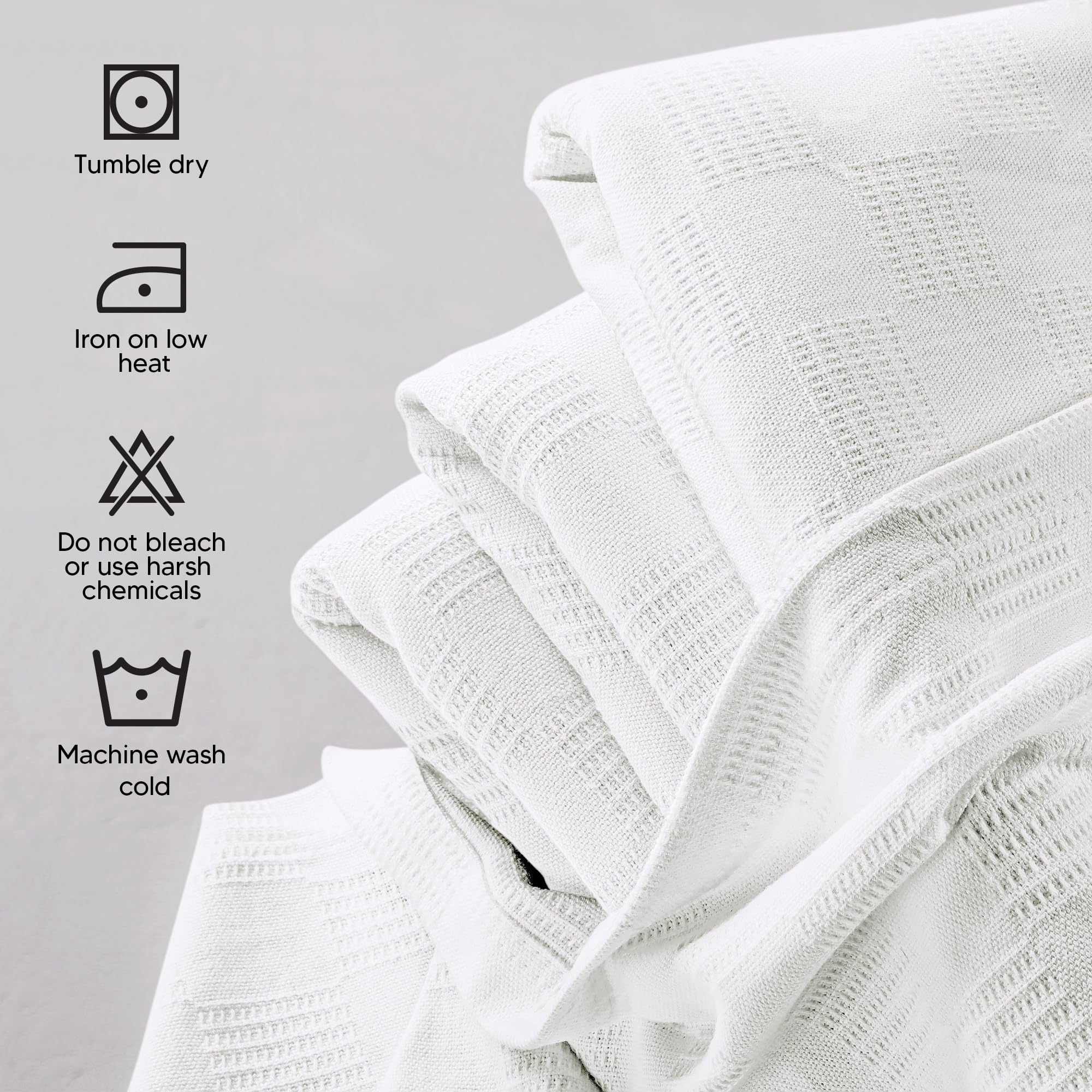Utopia Bedding drapée sur canapé, ajout décoratif et confort instantané