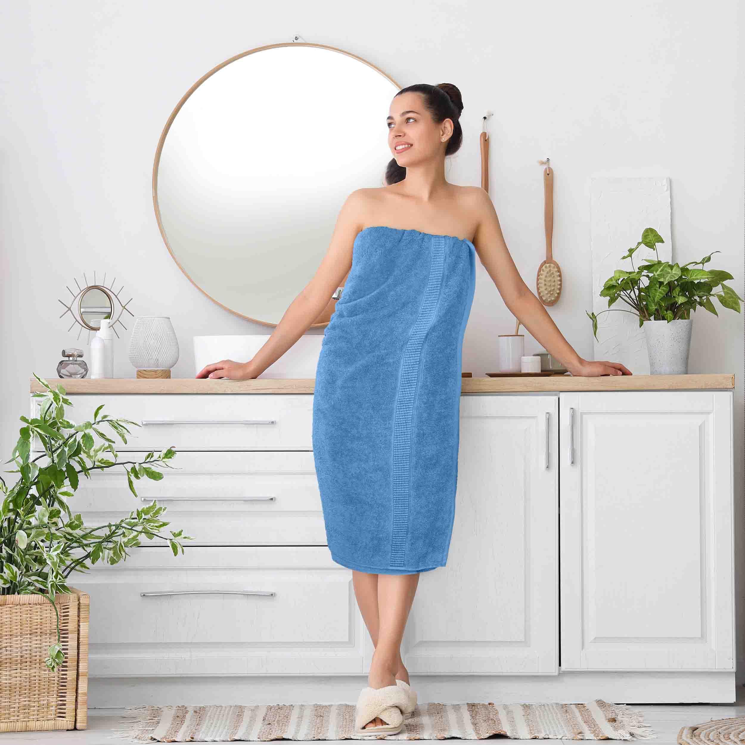 Utopia Towels posé au bord de la piscine pour séchage efficace après baignade