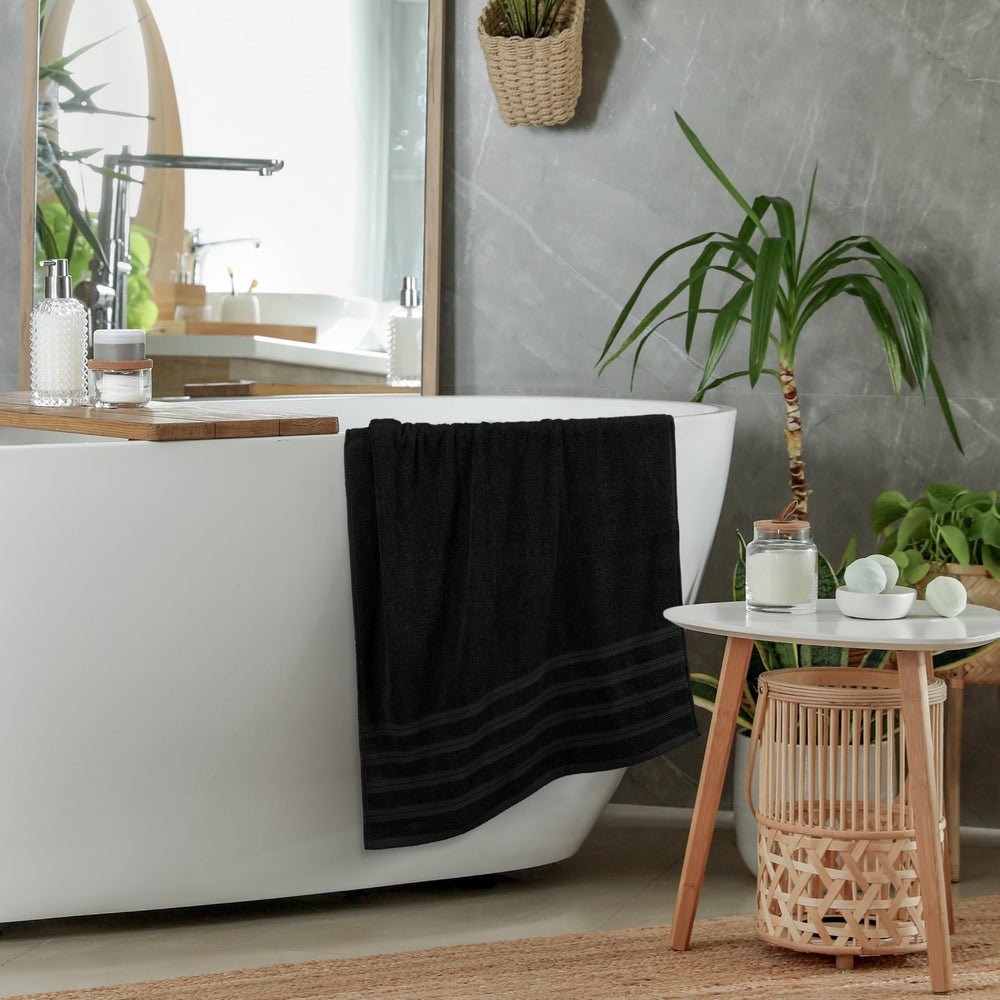 Utopia Towels comparaison taille avec personne, grand format 30x60 pouces