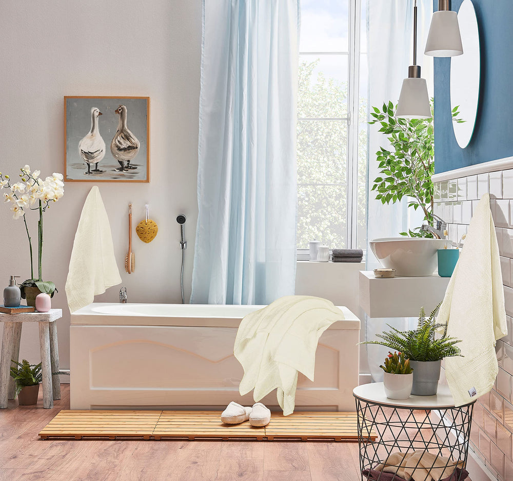 Utopia Towels drapé sur une barre pour comparaison de taille pratique