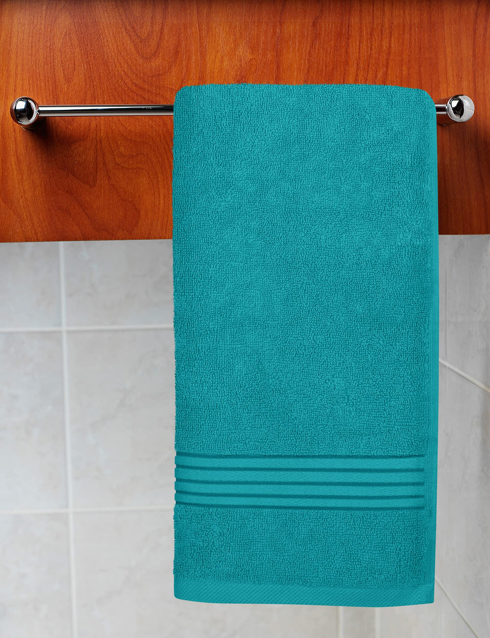 Utopia Towels comparaison d'échelle affichant taille 16x28 pouces pratique