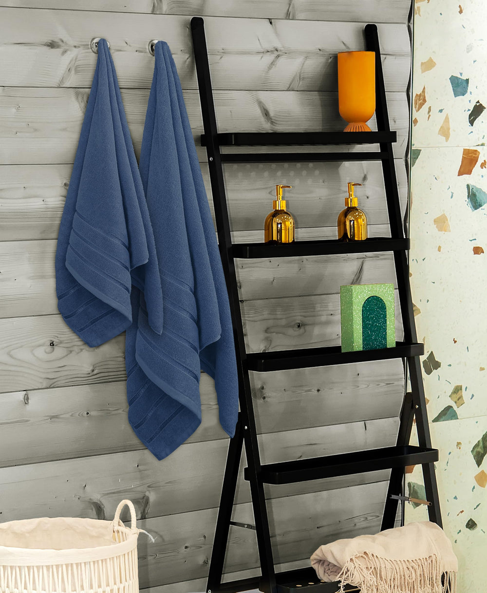 Utopia Towels ensemble présenté en salle de bain stylisée pour inspiration déco